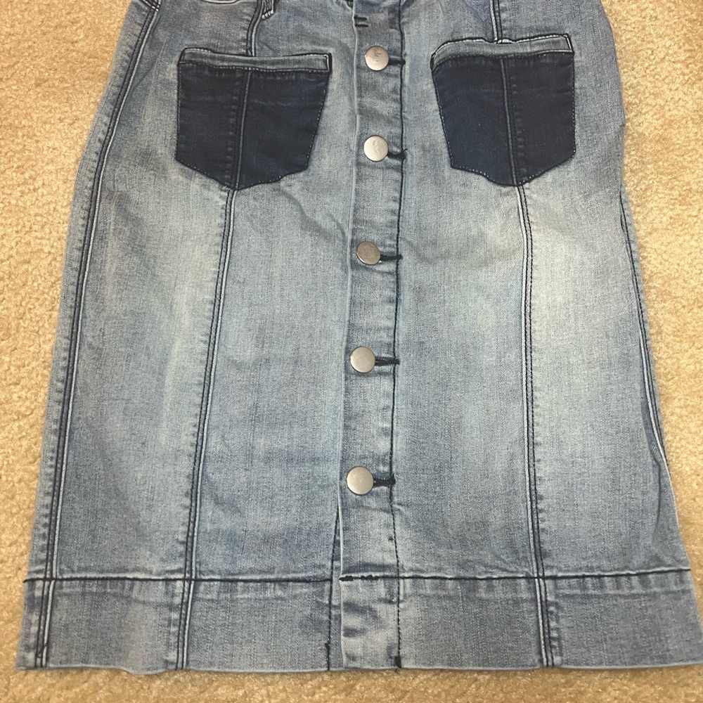 Bebe skirt.
